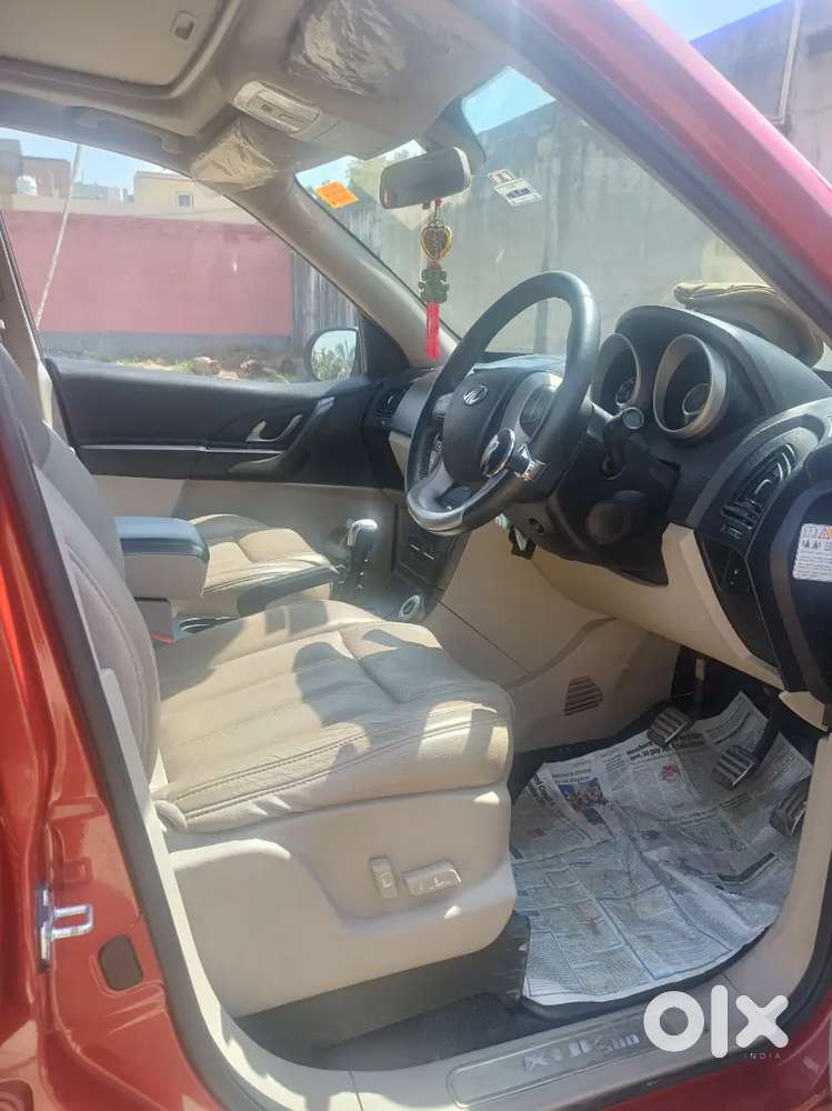 Mahindra Xuv 500 W10