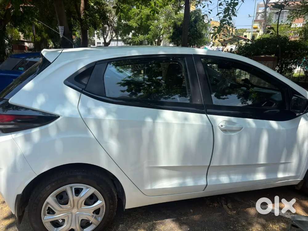 Tata Altroz 2025 Petrol 6000 Km Driven