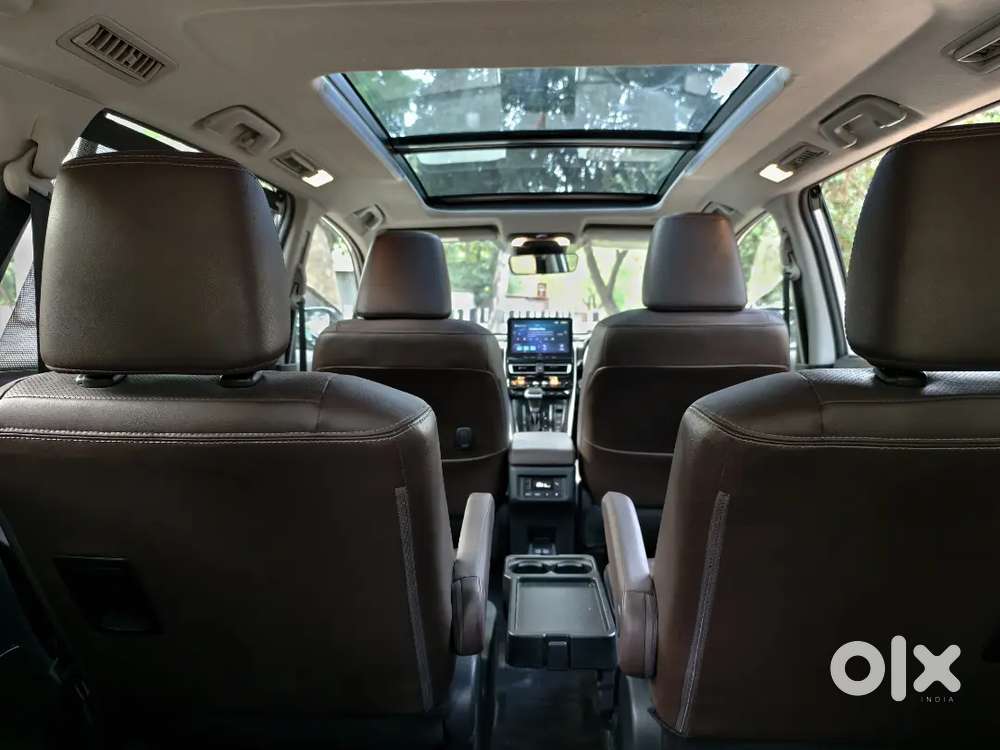 Toyota Innova Hycross Zx Hybrid Just 26000km