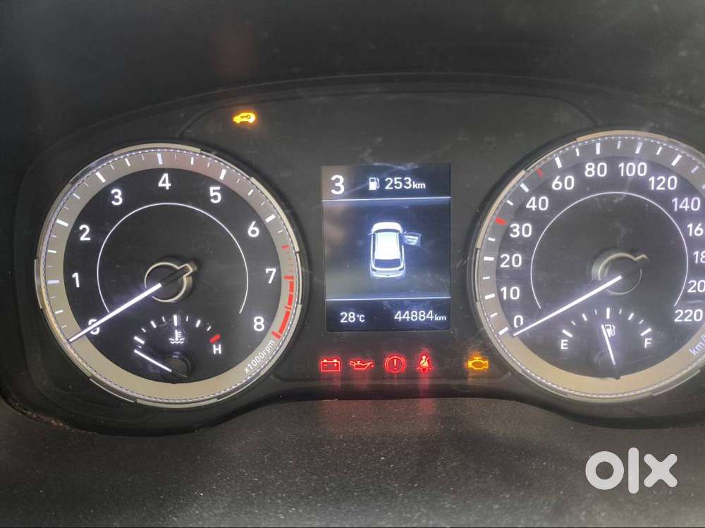 Top Sunroof Model , No Replacement, 80 % Tyre Condition