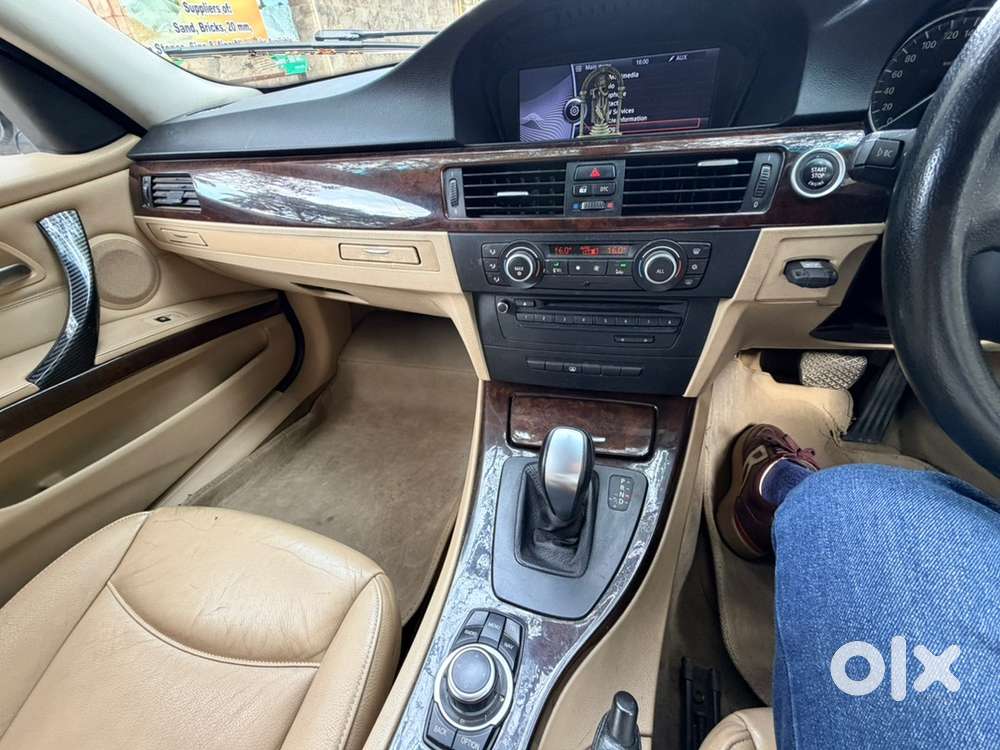 Bmw 3 Series 2011, Luxury Line