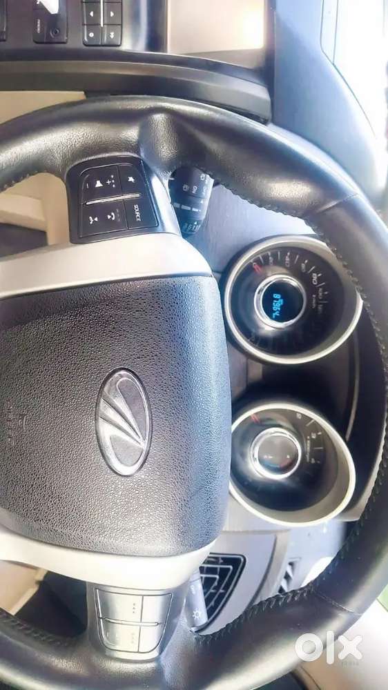 Mahindra Xuv500 W10 - 2017