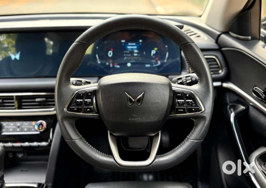 Mahindra Xuv700 2.2 Ax 7 Diesel At Luxury Pack Str, 2025, Diesel