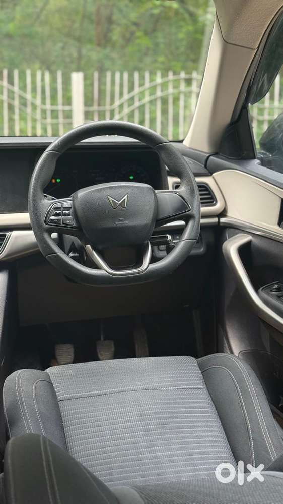 Mahindra Xuv700 2.0 Ax 3 Petrol Mt 5 Str, 2022, Petrol