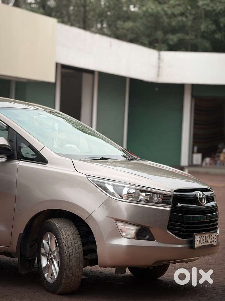 Toyota Innova Crysta 2.4 G