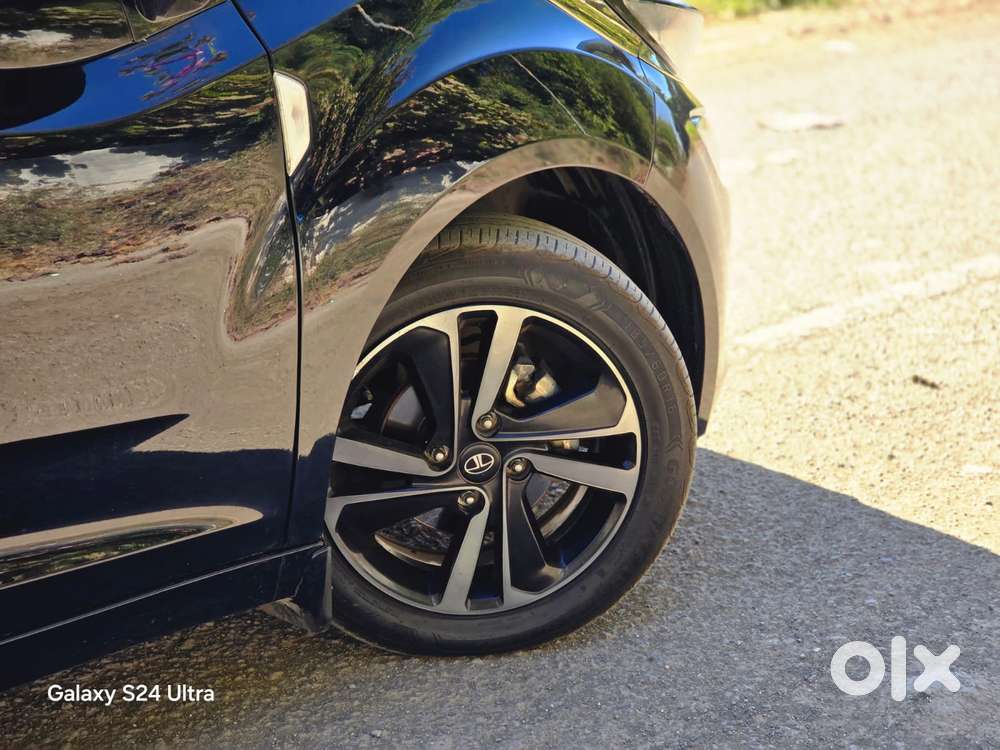 Tata Altroz 1.2 Xza Plus Dark Edition Dct, 2023, Petrol