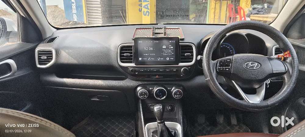 Hyundai Venue 2021 Petrol 88000 Km Driven Very Good Full Original