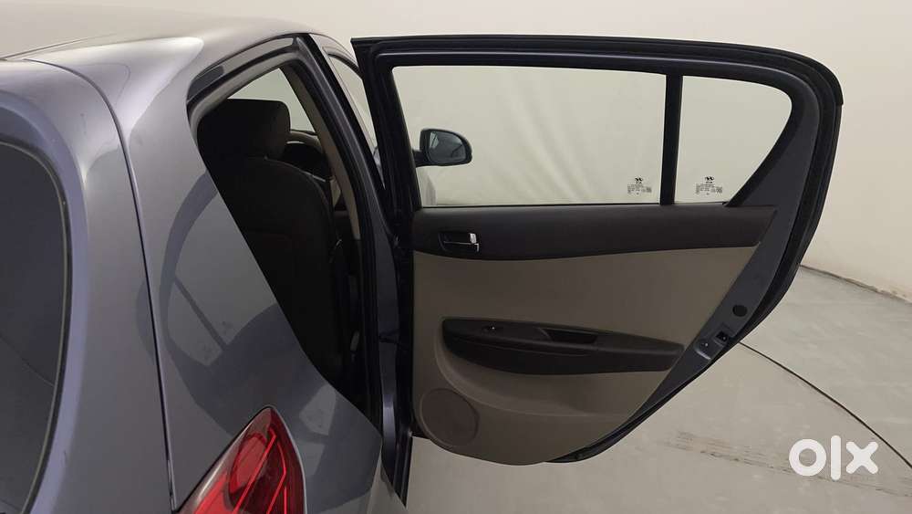 Hyundai I20 2009-2011 1.4 Asta (at), 2011, Petrol