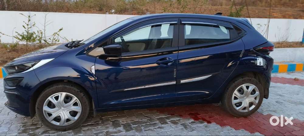 Tata Altroz Xm(s) Petrol – Nov 2023  35,000 Km  1st Owner  ₹7,00,00