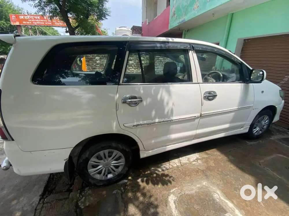 Toyota Innova 2012