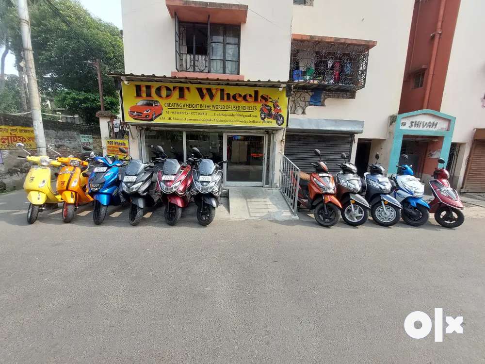 Second hand discount scooty in showroom