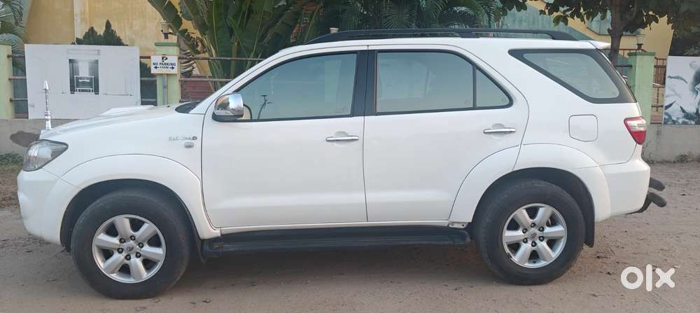 Toyota Fortuner 3.0 4x4 Manual, 2011