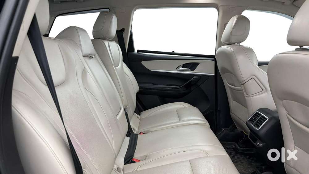 Mahindra Xuv700 2.0 Ax 7 Petrol At Str, 2022, Petrol