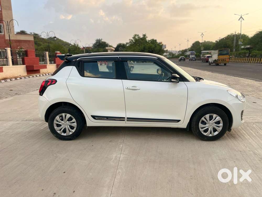 Maruti Suzuki Swift Vxi + Manual, 2023, Petrol