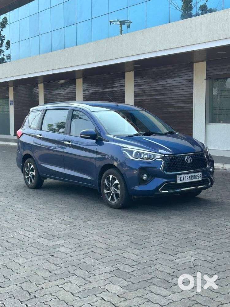 Toyota Rumion V Petrol Automatic Dual Tone, 2025, Petrol