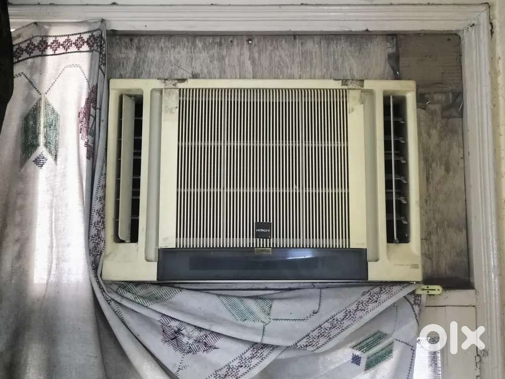 Hitachi Window Ac 1 ton ,cooling low, Remote for Sale. Good