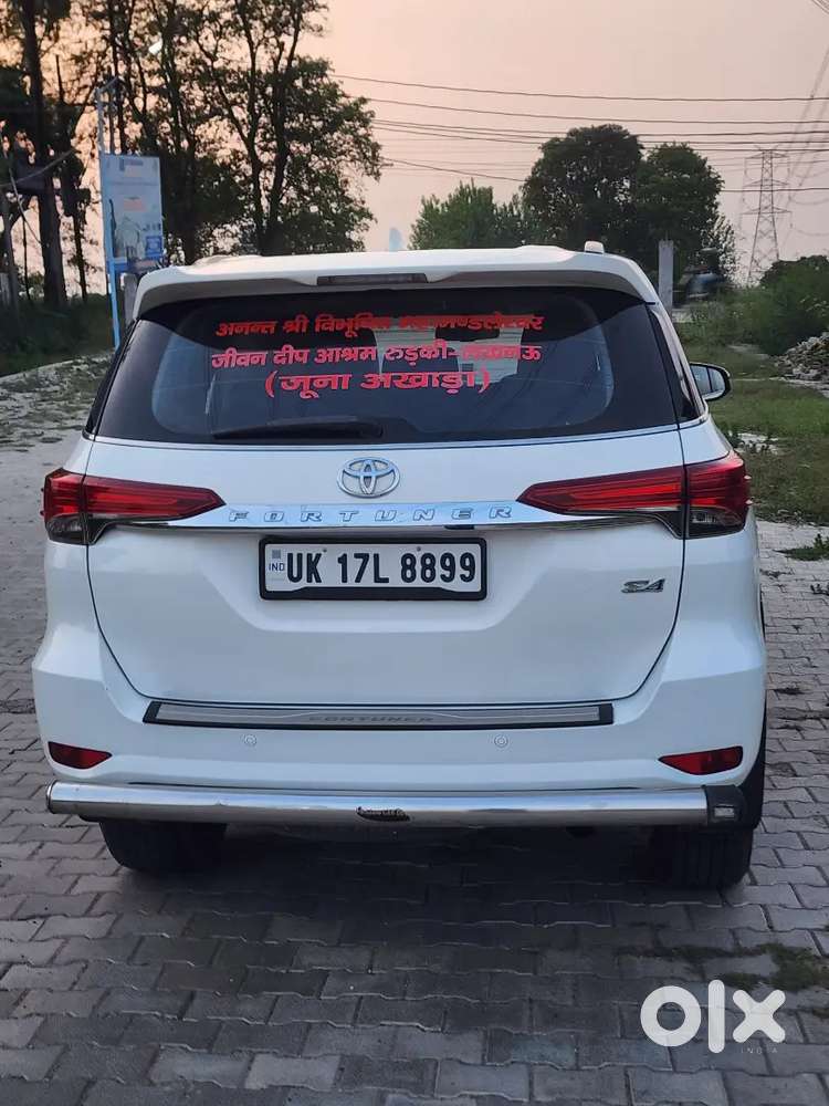 Toyota Fortuner 4/4
Full Insurance 
Dono Chabi 
Cruise Control