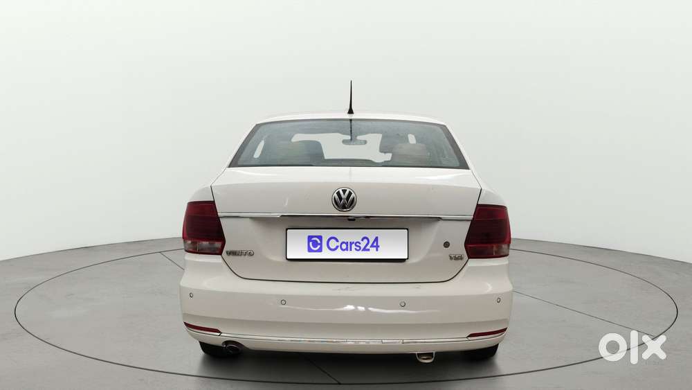 Volkswagen Vento 1.2 Highline Plus At 16 Alloy, 2017, Petrol