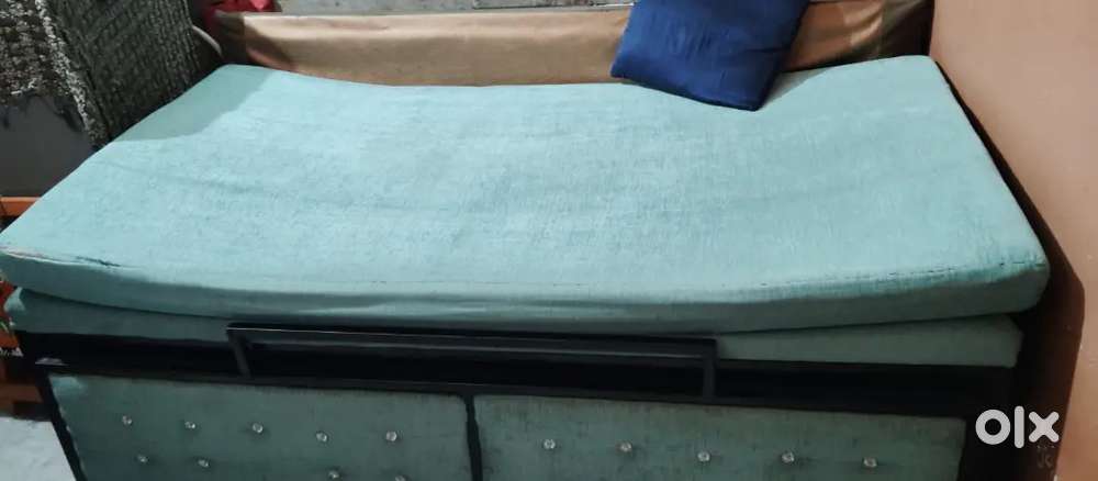One sofa cum bed argent sell