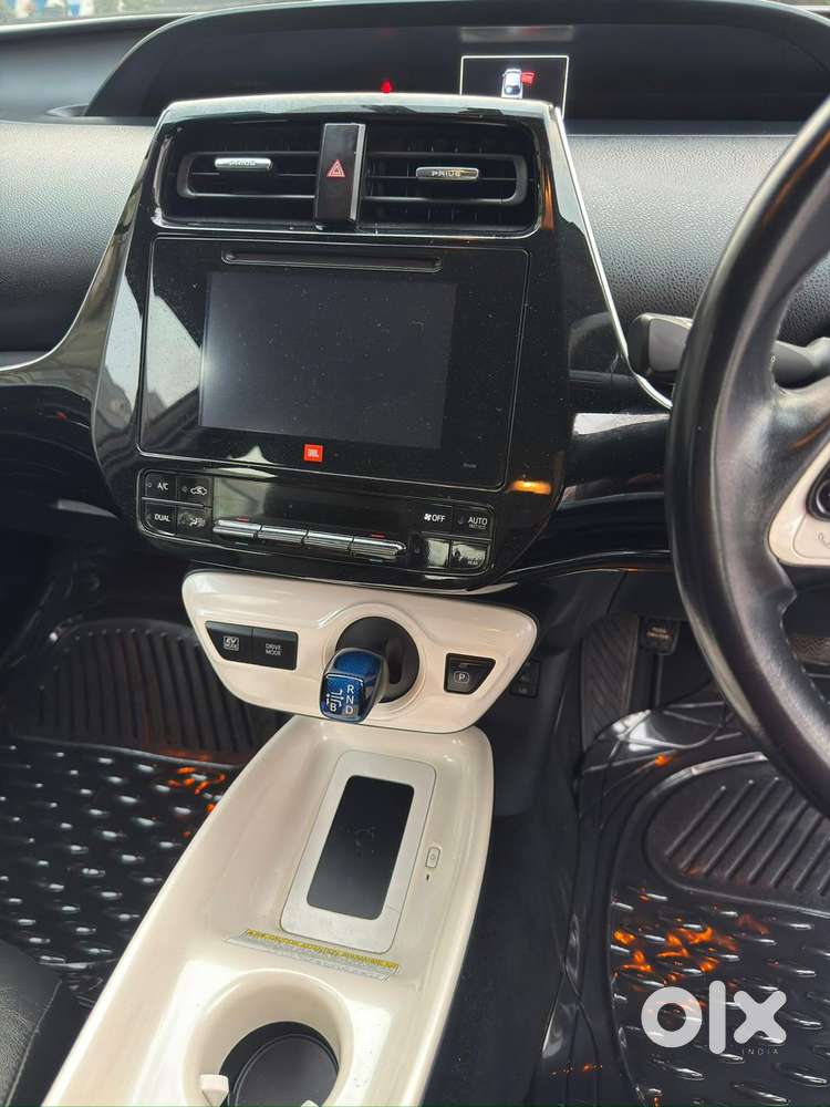 Toyota Prius Z8, 2017, Petrol