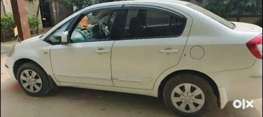 Dusari Leni Hai Gadi Mast Hai Koi Kam Nahi Hai