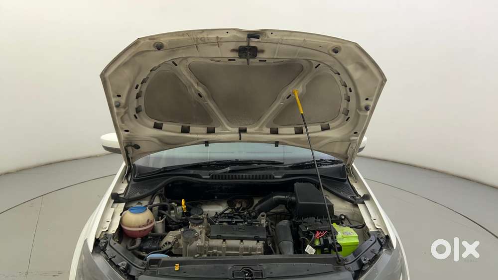 Volkswagen Polo Petrol Highline 1.2l, 2015, Petrol
