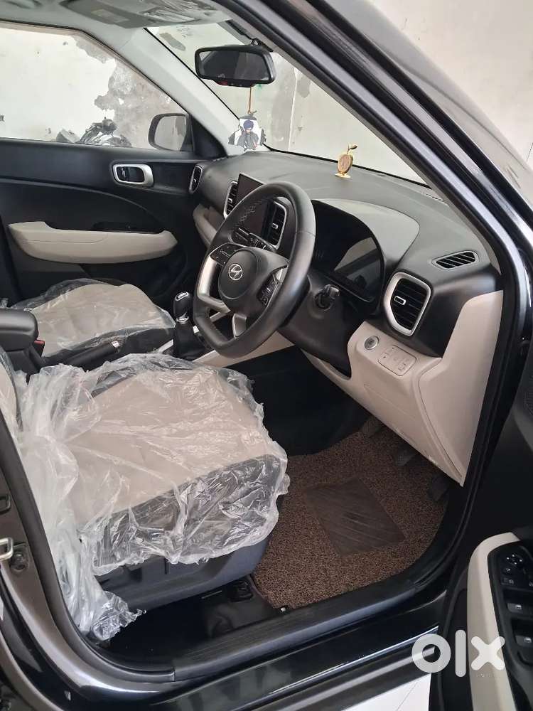 Hyundai Venue 2024 Petrol 22000 Km Driven