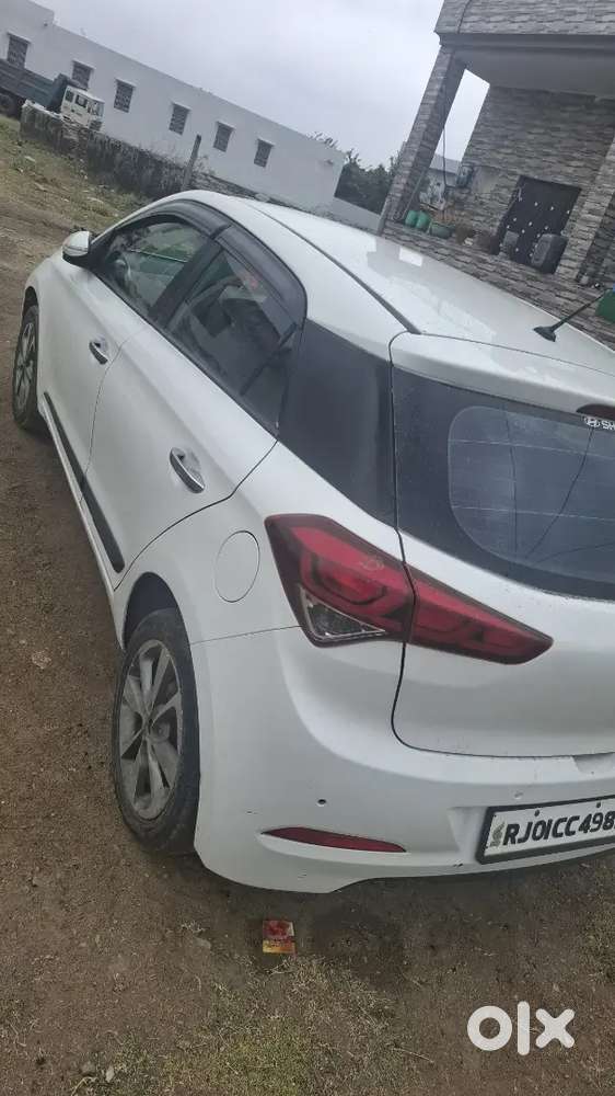 बहोत अछि कंडीशनर में है चारो टायर नए है गाडी मे कोई कमी नही है