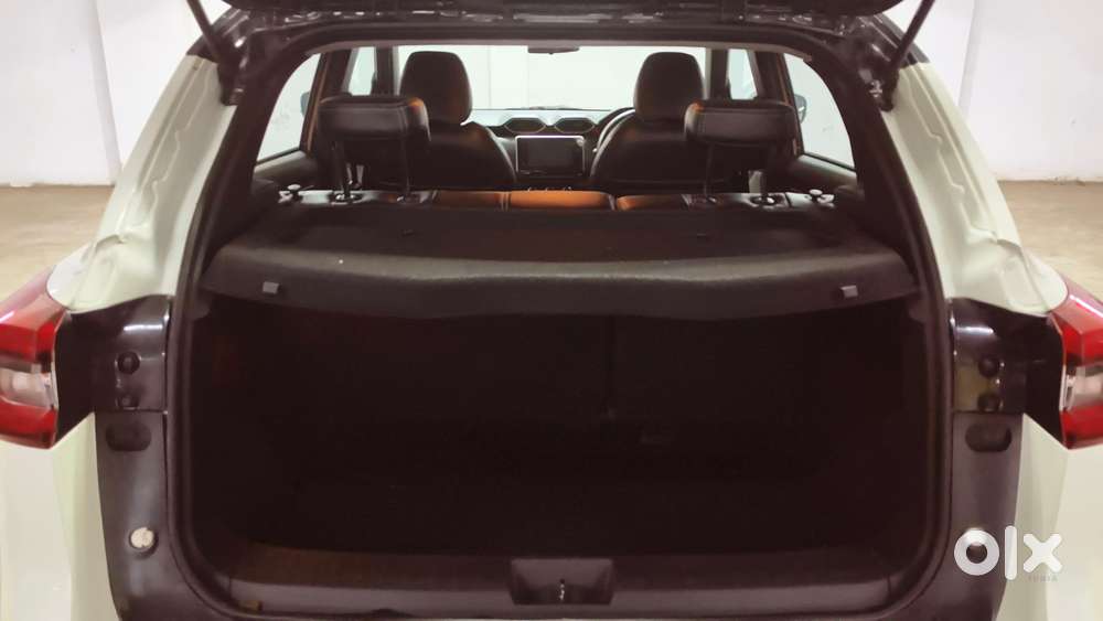 Nissan Magnite 1.0 Xv Premium, 2021, Petrol