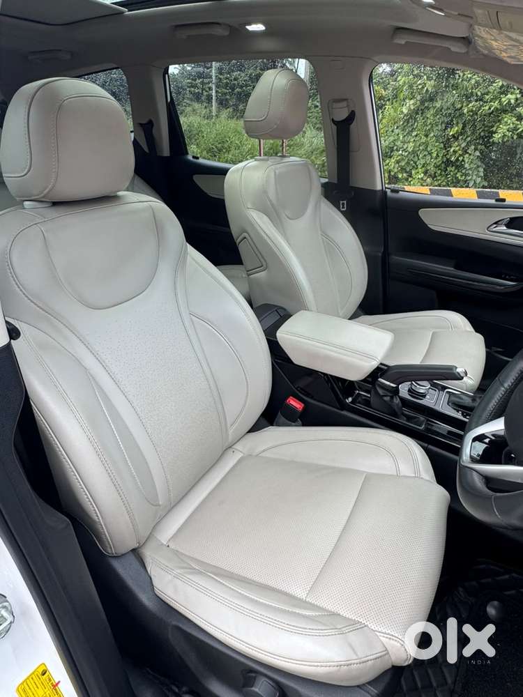 Mahindra Xuv700 2.2 Ax 7 Diesel At Str, 2023, Diesel