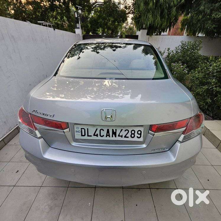 Honda Accord 2.4 Elegance Manual, 2011, Petrol