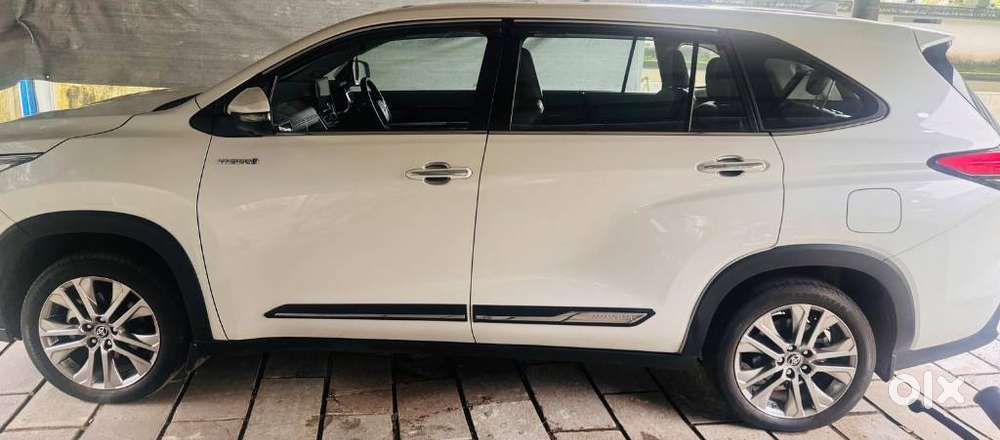 Toyota Innova Hycross 2.0 Zx (o) Hybrid 7 Str, 2023, Petrol