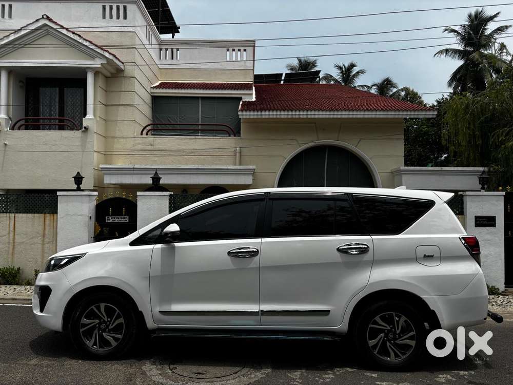 Toyota Innova Crysta 2.4 G Mt 8s, 2022, Diesel