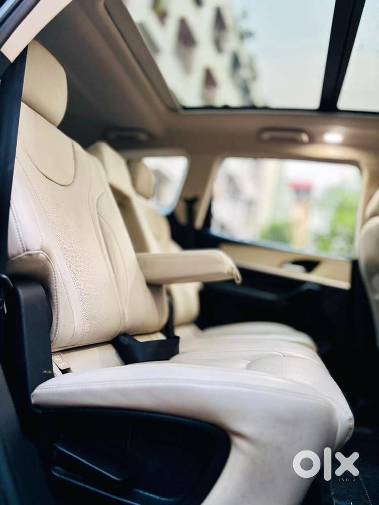 Mahindra Xuv700 2.0 Ax 7 Petrol Mt Str, 2026, Petrol