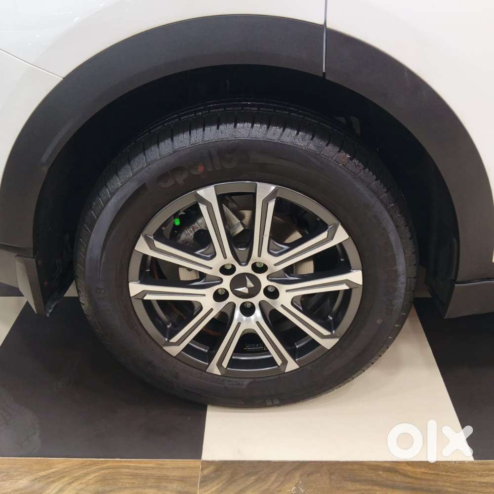 Mahindra Xuv700 2.0 Ax 7 Petrol At Luxury Pack Str, 2025, Petrol