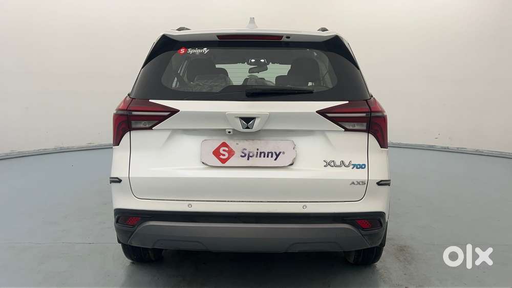 Mahindra Xuv700 2.0 Ax 5 Petrol Mt 7 Str, 2025, Petrol