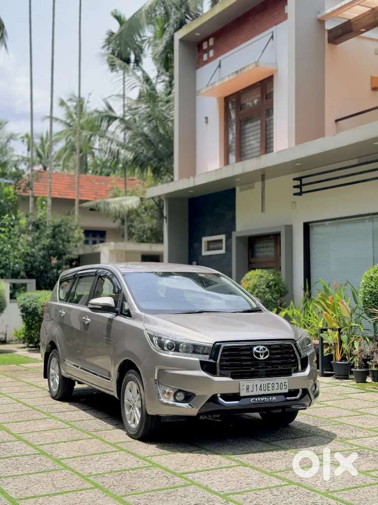 Toyota Innova Crysta 2.4 V 2016