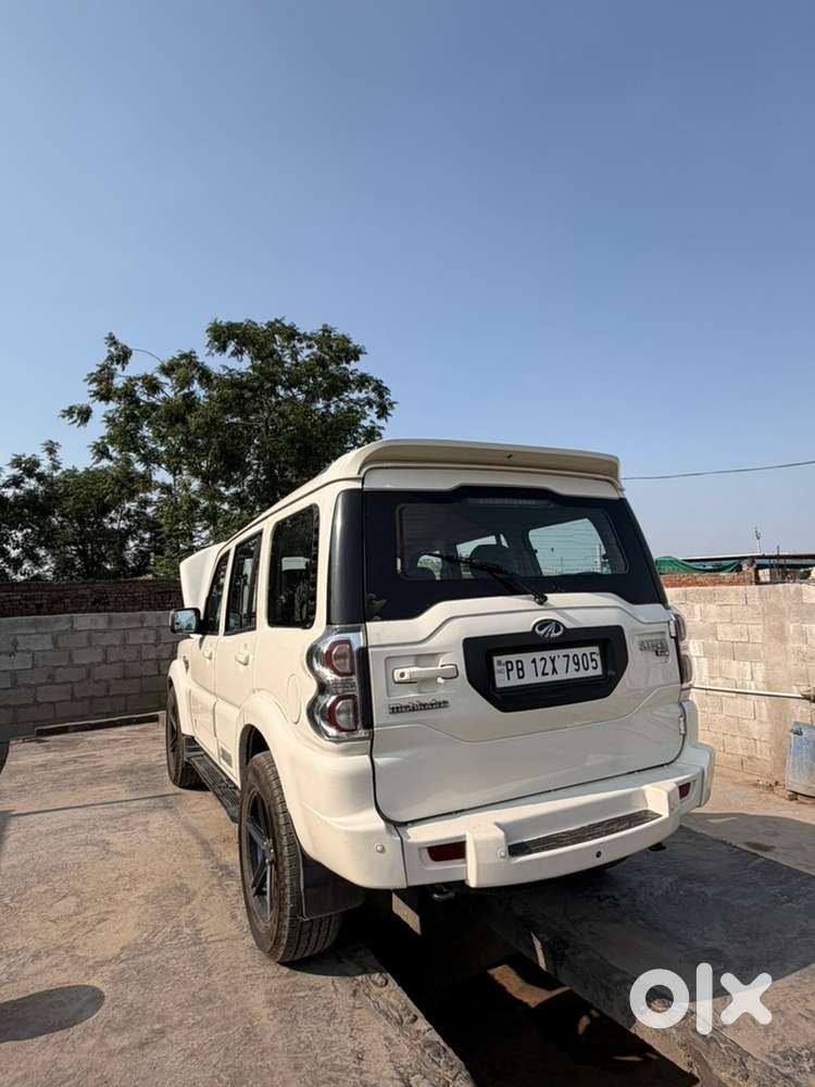 Mahindra Scorpio S6 2015