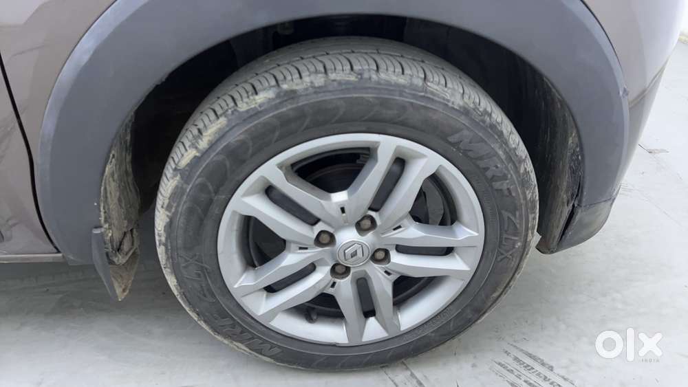 Renault Triber Rxz, 2022, Petrol