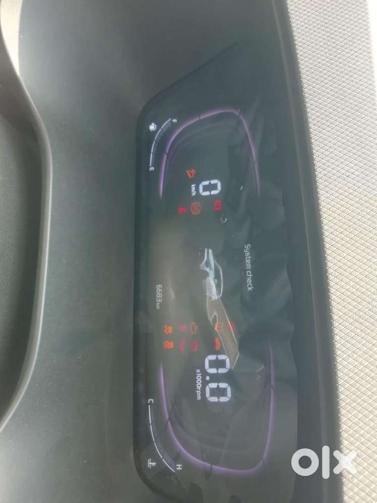 Kia Carens - Well Maintained Family Luxury Car - Very Less Driven