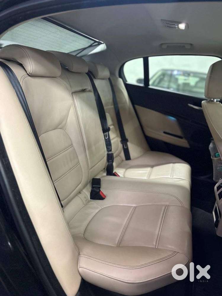 Jaguar Xe Pure, 2016, Petrol