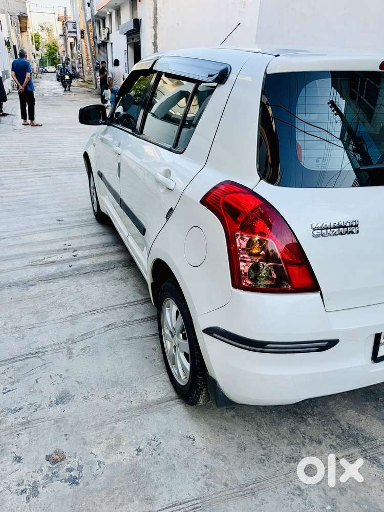 Maruti Suzuki Swift 2018 Zxi Plus, 2011, Petrol