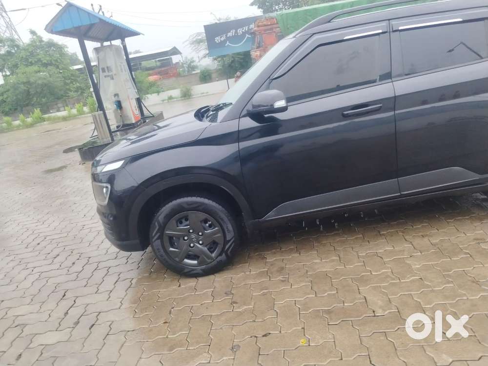 Hyundai Venue Sx 2023 Petrol.   22/12/2023 Model