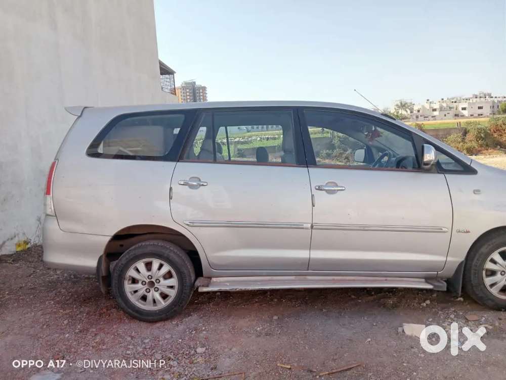Toyota Innova Crysta 2012