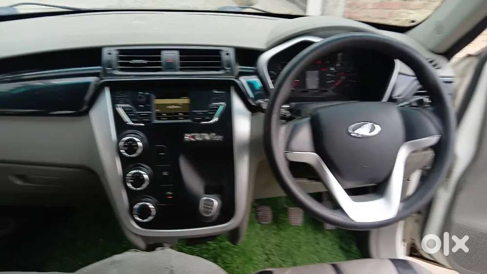 Kuv Mahindra White 2016 Modal Good Condition