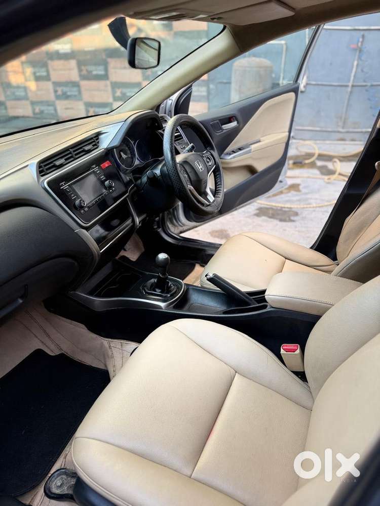Honda City V Mt Sunroof, 2015, Petrol