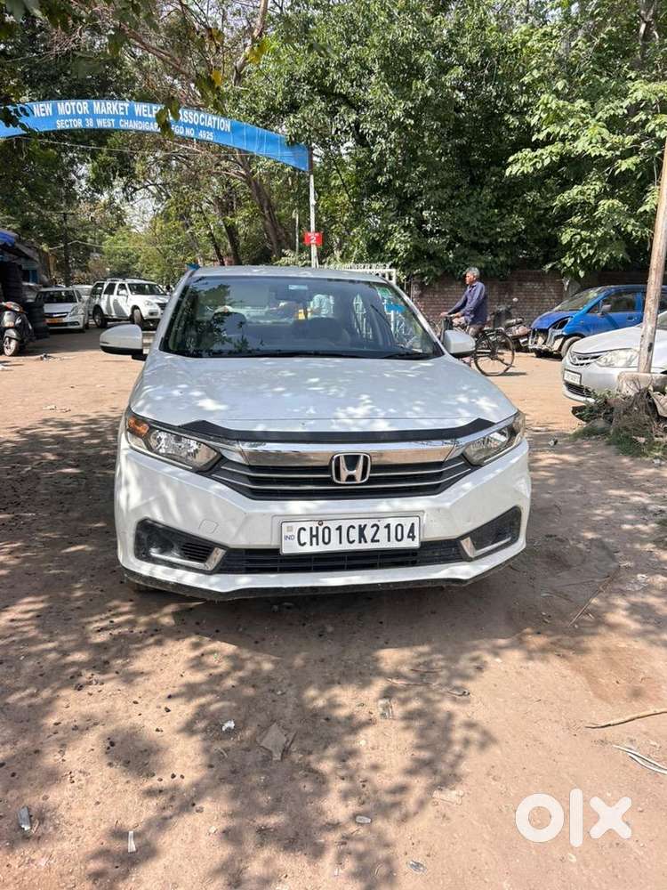 Neat And Clean Car For Family With Company Service Record