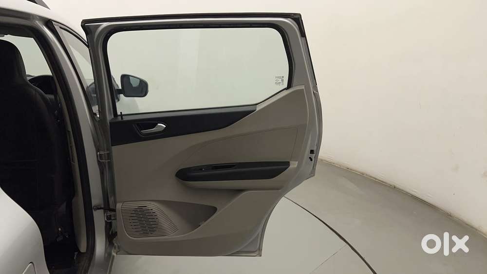 Renault Triber Rxz, 2022, Petrol