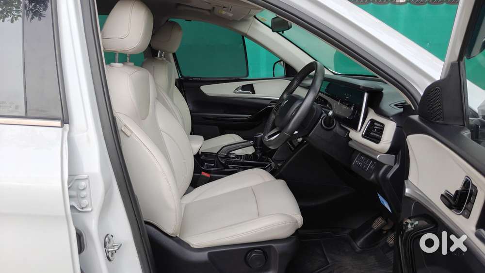 Mahindra Xuv700 2.2 Ax 7 Diesel Mt Luxury Pack Str, 2024, Diesel