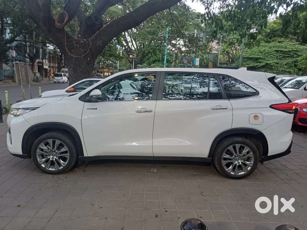 Toyota Innova Hycross 2.0 Zx (o) Hybrid 7 Str, 2024, Petrol
